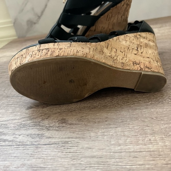 Steve Madden Strappy Leather Chunky Wedge Sandal - Picture 7 of 7